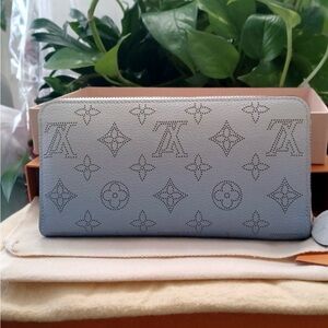 Louis Vuitton Ombré Monogram Zippy Wallet ~ EUC